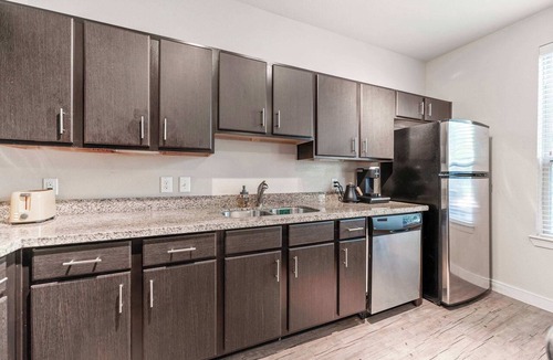 South Congress Apartment | Comfy SoCo 1BR King Suite w/GymPickleballLaundry