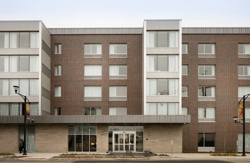 Downtown Des Moines Apartment | Comfy Studio Suite | Indoor Pool, Hot Tub