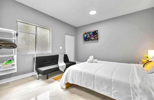 Liberty City Apartment | Comfy Studio W Essentials Near Airport