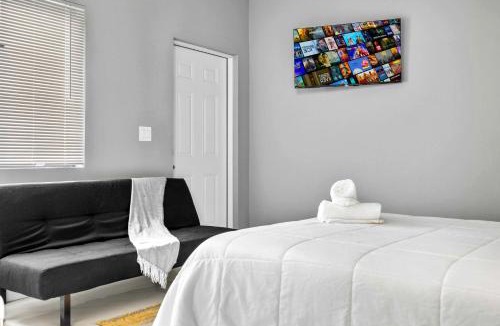 Liberty City Apartment | Comfy Studio W Essentials Near Airport