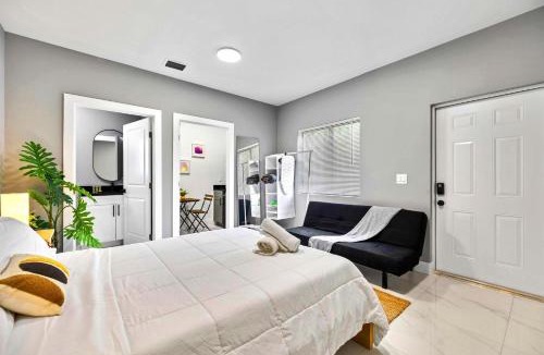 Liberty City Apartment | Comfy Studio W Essentials Near Airport