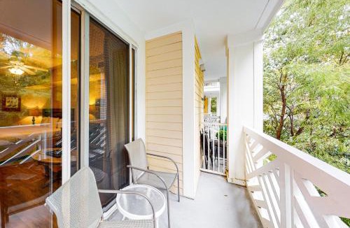 Baytowne Wharf Apartment | Comfy studio with kitchenette central AC pools hot tub & tennis