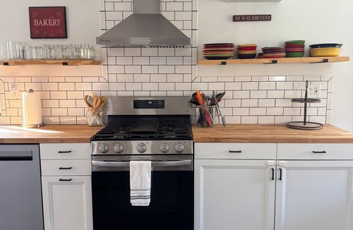 Verona House | Comfy three bedroom home near Pitt, CMU and downtown PGH attractions