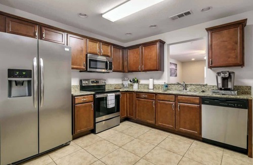 Gainesville House | Comfy Town Home - Private - Right off Highway