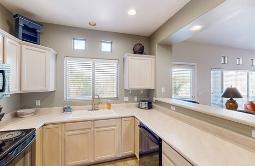 Rancho Vistoso Condo | Comfy, updated condo with pool & hot tub - dog-friendly