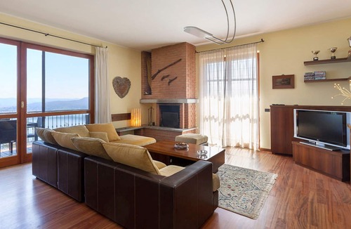 Meina Villa | Comfy villa with private pool and views over the lake! - Villa Isabella