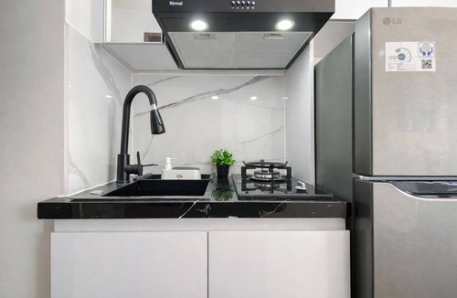 Bekasi Timur Apartment | Comfy White Studio At Transpark Juanda Bekasi Timur Apartment