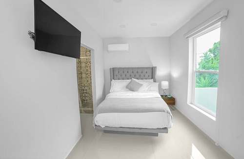 Zona Rio Bed & Breakfast | ComfyStudio w/QueenBed/Tijuana Near USBorder