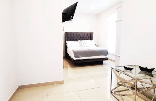 Zona Rio Bed & Breakfast | ComfyStudio w/QueenBed/Tijuana Near USBorder