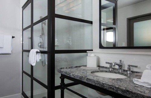 Cortez Hill Hotel | Comic-Con friendly, Upscale suite in Gas Lamp, Marriott Pulse Club!