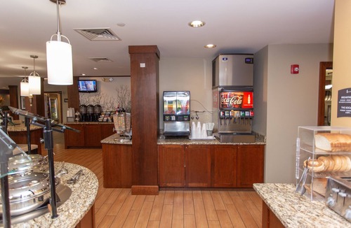 Bowling Green Apartment | Comm Accessible 1BR King Suite | Pool + Breakfast