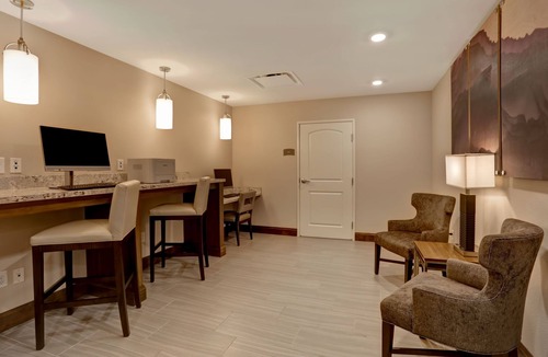 Overland Park Apartment | Comm-Accessible King Studio w/Kitchen, KS