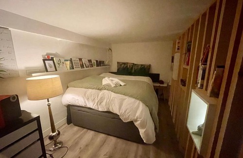 Capucins - Victoire Apartment | Comme à la maison appart 18e Centre Ville Pierre Plantes Bohéme LGBT