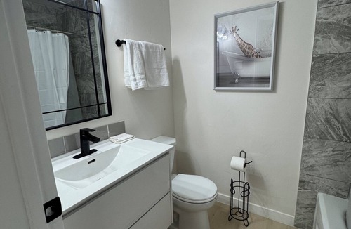 Whyte ave Hotel | Commercial Hotel