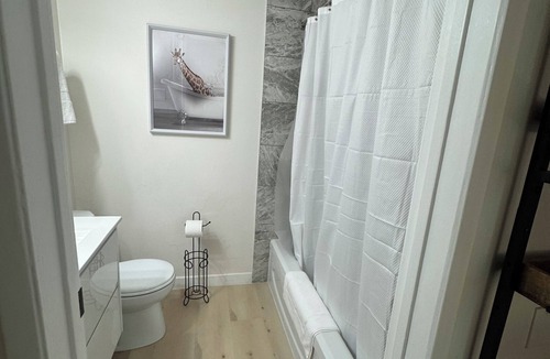 Whyte ave Hotel | Commercial Hotel