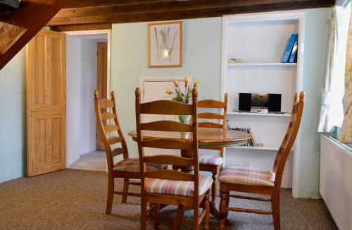 Frampton Cotterell House | Commonwealth Cottage