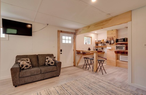 Hillsgrove Cottage | Community Perks: Elk Creek Escape - Deluxe Cabin C