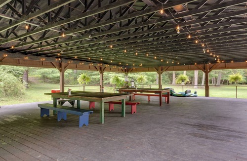 Hillsgrove Cottage | Community Perks: Elk Creek Escape - Deluxe Cabin C