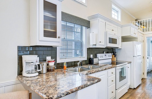 Sherrills Ford Cottage | Community Perks + Views: Cozy Lake Norman Cottage