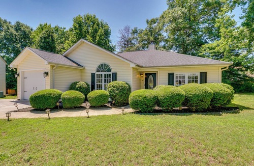Conestee House | Community Pool/Close to Downtown Greenville