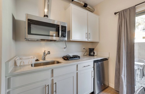 Desert View Apartment | Community Pool & Hiking Trails: Red Fox Retreat 2