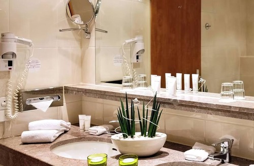 Viewegsgarten-Bebelhof Hotel | Commuter-Friendly Stay | Sauna | Close to Braunschweig Cathedral