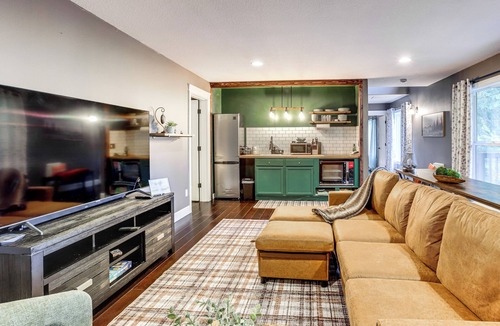 Pleasant Valley Apartment | Commuter-Friendly Vancouver Rental w/Yard