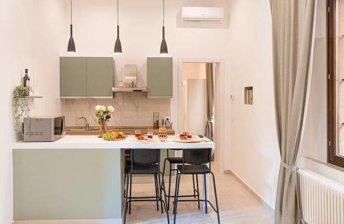 Como Apartment | Como - Swiss border modern apt - AC & WiFi