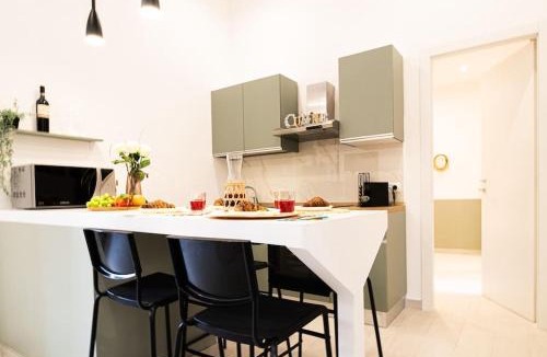 Como Apartment | Como - Swiss border modern apt - AC & WiFi