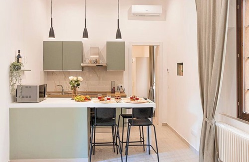 Como Apartment | COMO-SWISS BORDER MODERN APARTMENT/AC & WIFI