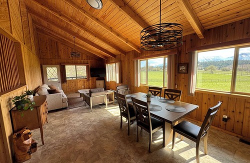 Grantsdale Cabin | Como View Cabin - 2 bedroom cabin, epic views, close to fishing access, sleeps 4