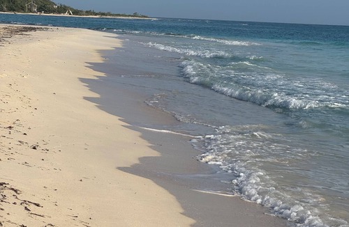 Silver Sands Apartment | Compact, luxuriously furnished studio with AC, Wifi, Smart TV, in Duncan Bay