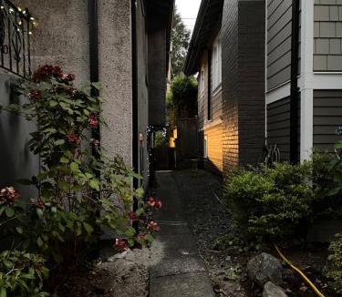 Dunbar House | Compact private room, private bathroom, laundry & free parking in a lovely Vancouver neighborhood