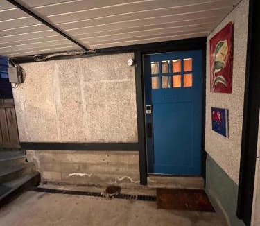 Dunbar House | Compact private room, private bathroom, laundry & free parking in a lovely Vancouver neighborhood