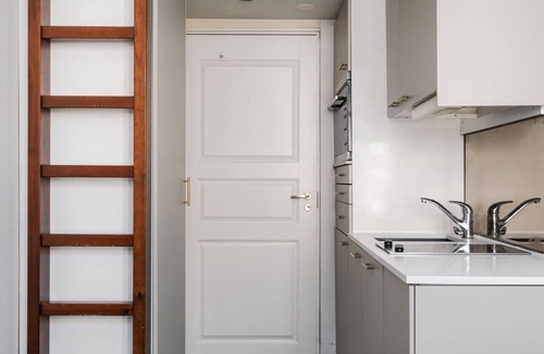 Helsinki City Centre Apartment | Compact Renovated Studio in Kruununhaka