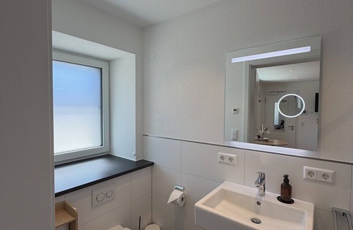 Burgau Apartment | Compact Studio 14 min Legoland Burgau | Smart Lock + WLAN