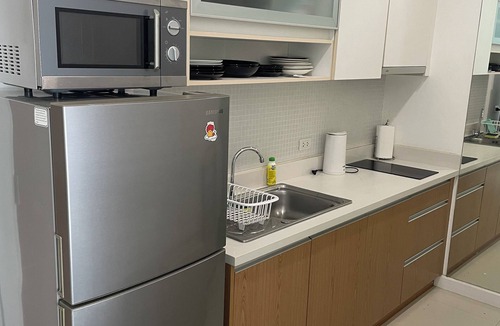 Khao Takiab Apartment | Compact Top Floor 2 Bed 2 Bath Sea-Facing Apartment with huge pool and balcony