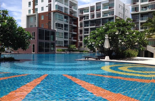 Khao Takiab Apartment | Compact Top Floor 2 Bed 2 Bath Sea-Facing Apartment with huge pool and balcony