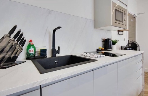 Westbourne Apartment | Compact Unique Suite