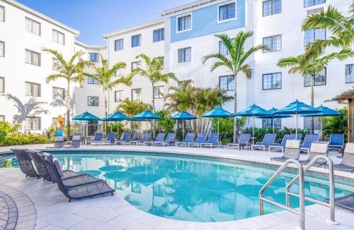 Park Shore Hotel | Compass by Margaritaville Hotel Naples
