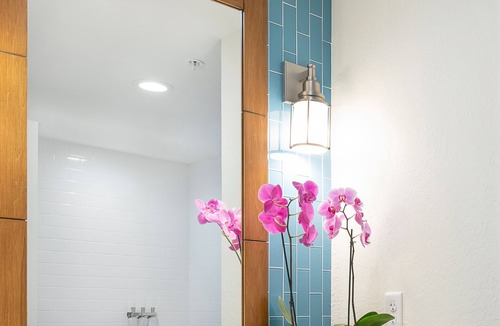 Whitney Beach Hotel | Compass Hotel by Margaritaville Anna Maria Sound