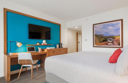 Whitney Beach Hotel | Compass Hotel by Margaritaville Anna Maria Sound