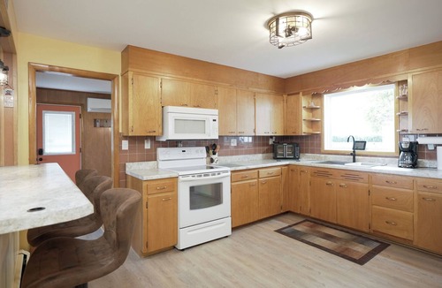 Peru House | Compass Rose · Cozy & Clean House! + W/D! Sm dogs OK!