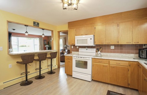 Peru House | Compass Rose · Cozy & Clean House! + W/D! Sm dogs OK!