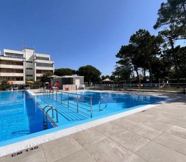 Lido Adriano Apartment | Complesso Mosaico NON FORNISCE BIANCHERIA DA LETTO,NON FORNISCE ASCIUGAMANI NON FORNISCE PRODOTTI IN GENERE, appartamenti arredati come da foto, Per il Check in Agenzia Ferro Viale Francesco Petrarca 391 lido Adriano Ra