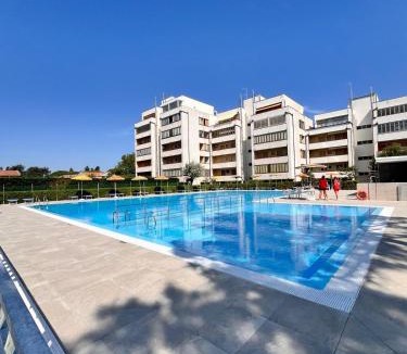 Lido Adriano Apartment | Complesso Mosaico NON FORNISCE BIANCHERIA DA LETTO,NON FORNISCE ASCIUGAMANI NON FORNISCE PRODOTTI IN GENERE, appartamenti arredati come da foto, Per il Check in Agenzia Ferro Viale Francesco Petrarca 391 lido Adriano Ra