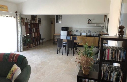 Istres House | Complete accommodation 1st floor of a Provencal house, open view of the ponds
