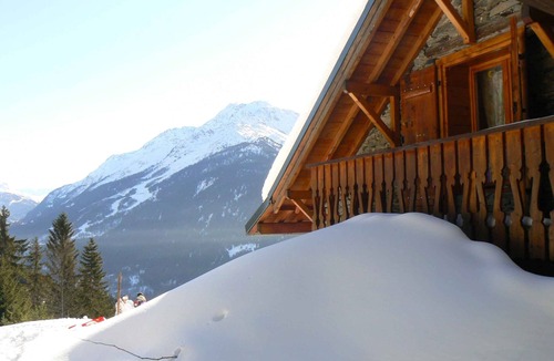 Seez Ski Chalet | Complete cottage on 5000m, 1500m above sea level, halfway La Rosiere and Seez