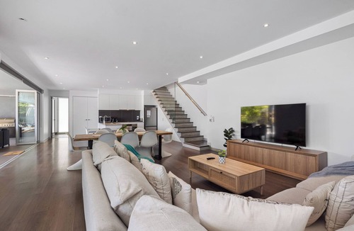 Rye House | Complete Luxury Escape - Magnificent Rye Accommodation Sleeps 30!