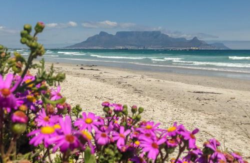 Bloubergstrand Apartment | Complete self-catering apartment close to the beach
